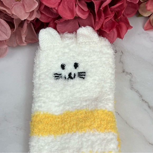 Whimsical Plush Animal Yellow Striped Kitten Fuzzy Knee Socks - Picture 8 of 12